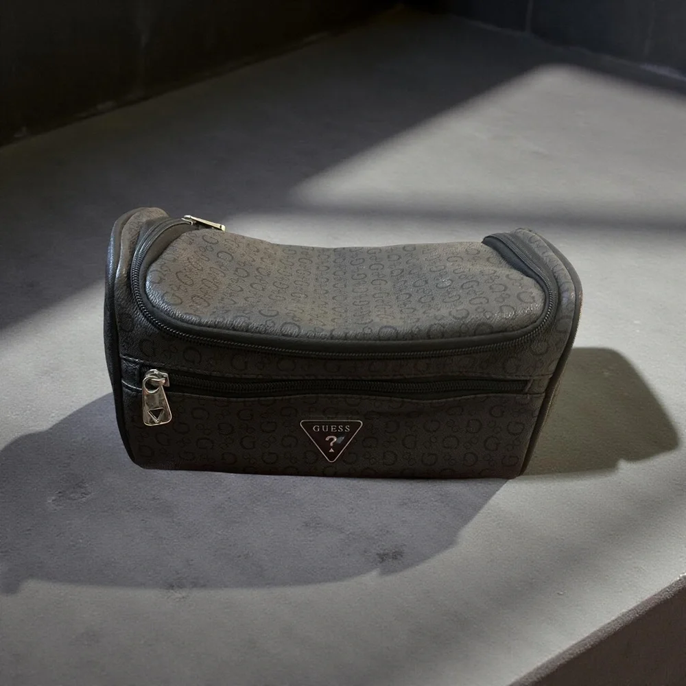 Vintage GUESS Charcoal Gray Women’s Toiletry Bag